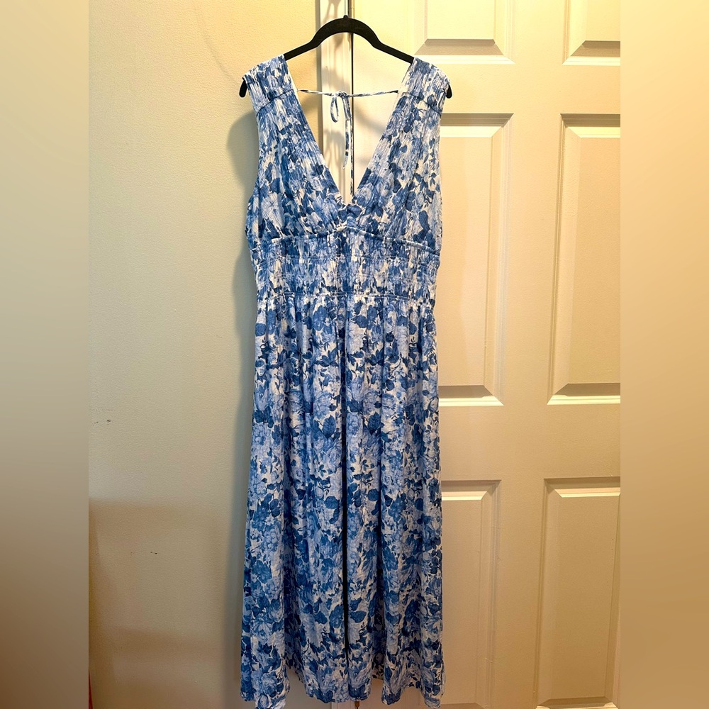 Abercrombie & Fitch Crinkle Textured Smocked Waist Midi Dress
